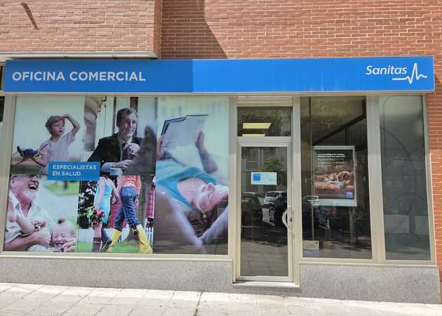Galería de imágenes Oficina Comercial Sanitas 1