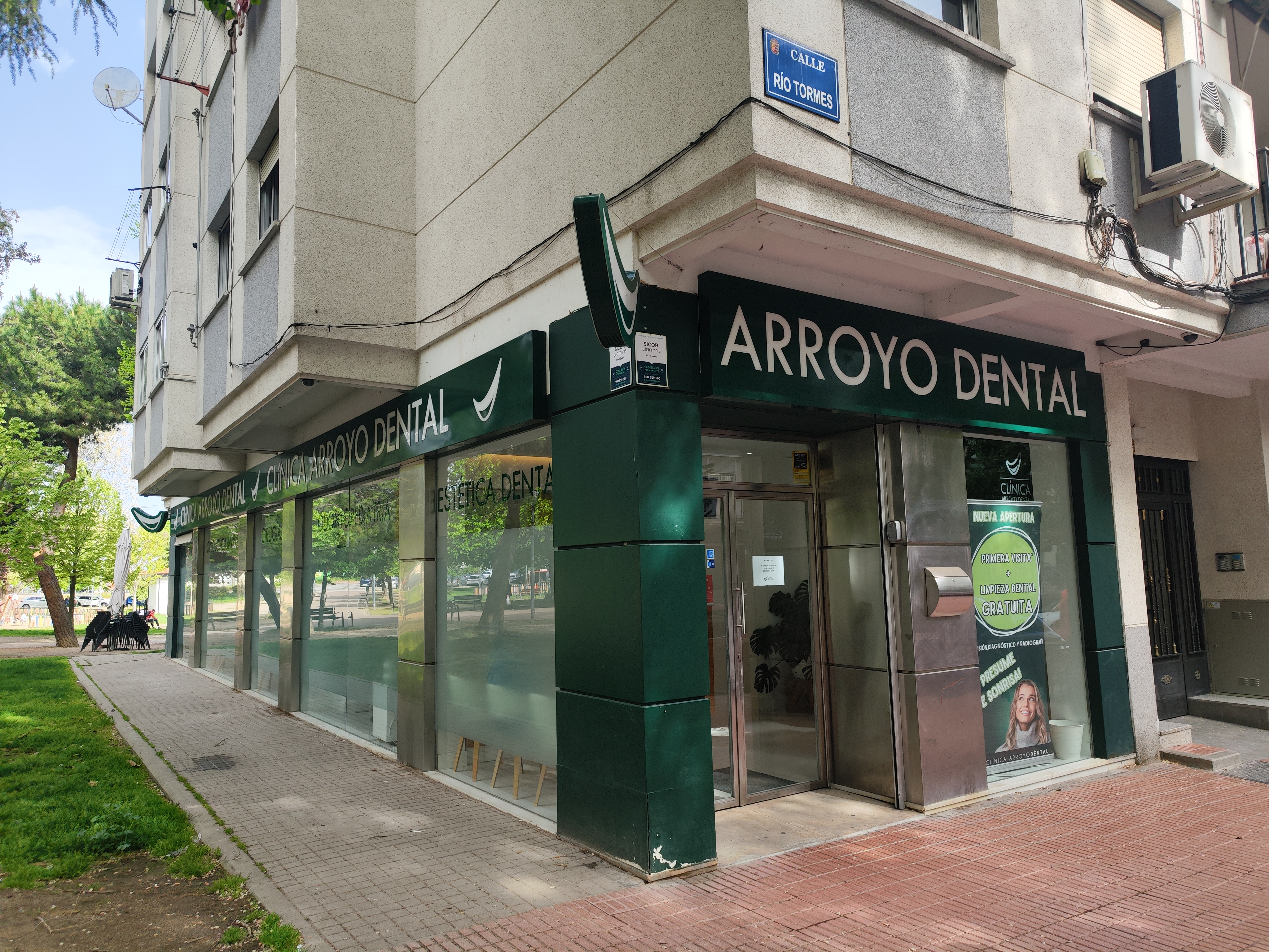 Foto de portada CLINICA ARROYODENTAL