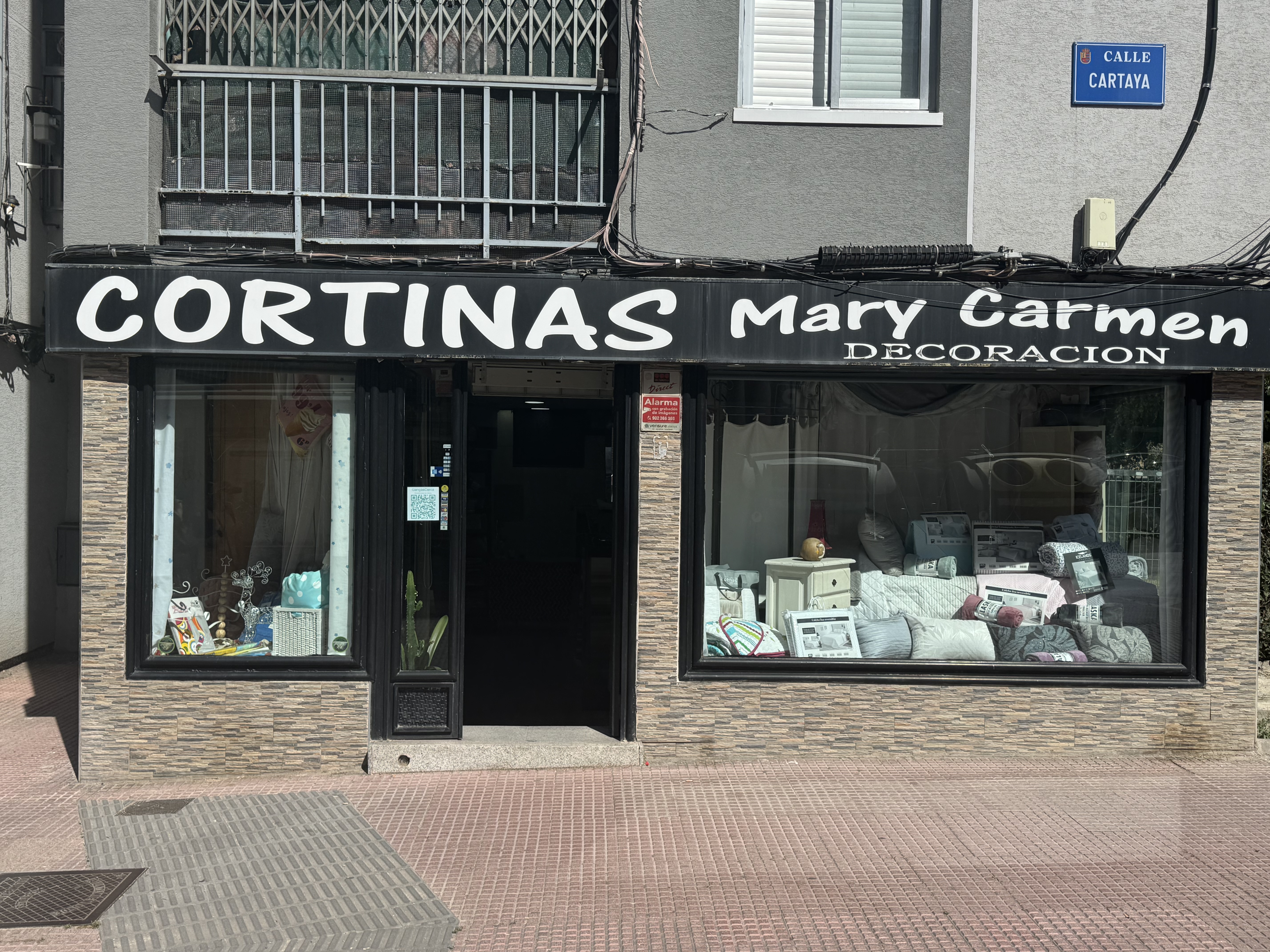 Foto de portada Cortinas, Mari Carmen Duran