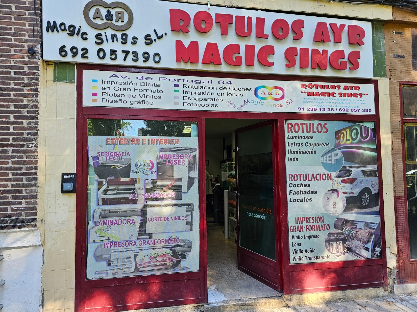 Foto de portada RÓTULOS AYR MAGIC SINGS